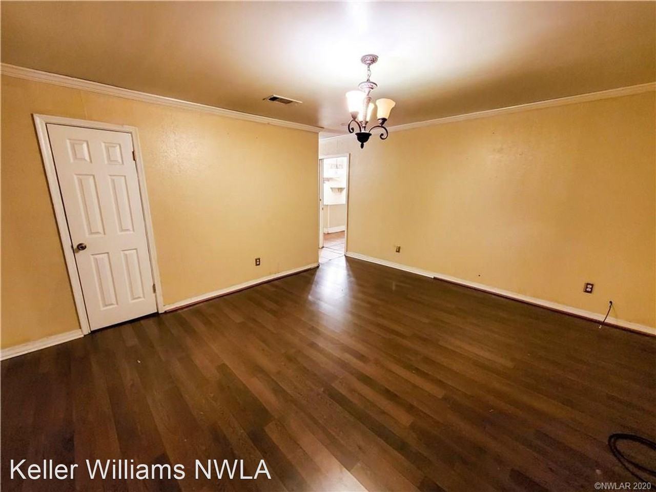 1202 Pin Oak Pl - Photo 2 of 7