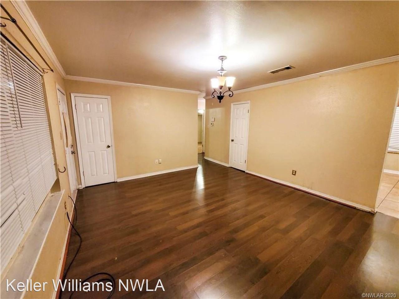 1202 Pin Oak Pl - Photo 3 of 7