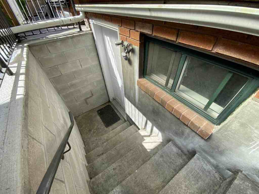 915 Manning Ave - Photo 3 of 27