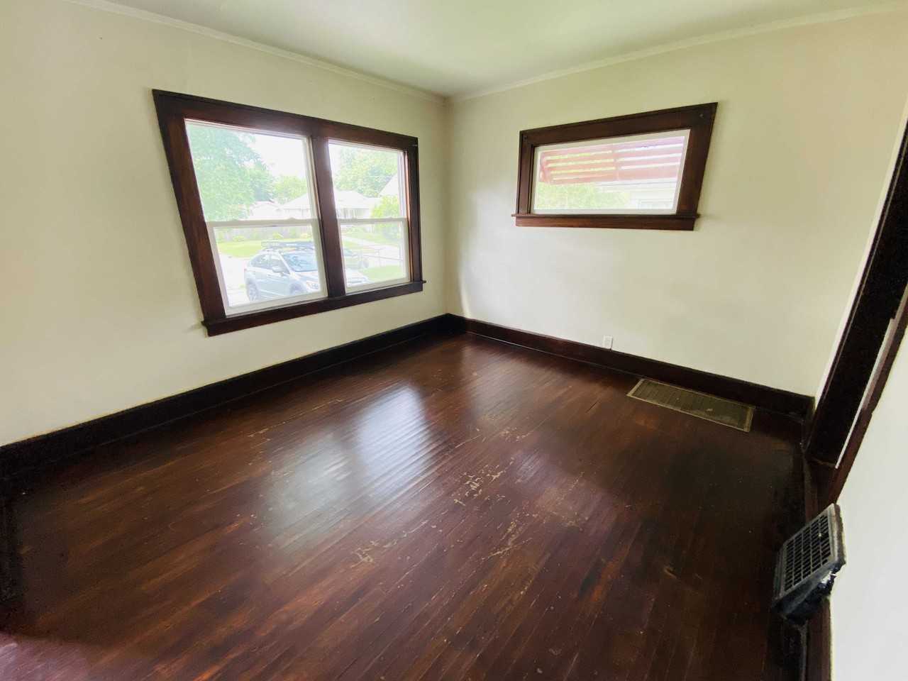 1321 Clark St - Photo 3 of 6