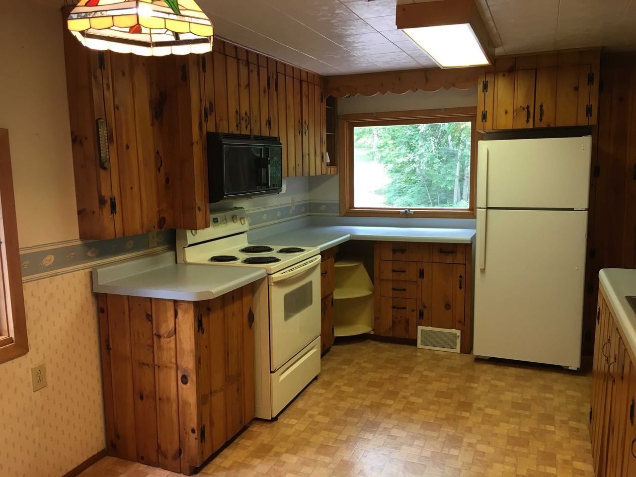 1137 Birchwood Ln - Photo 2 of 18