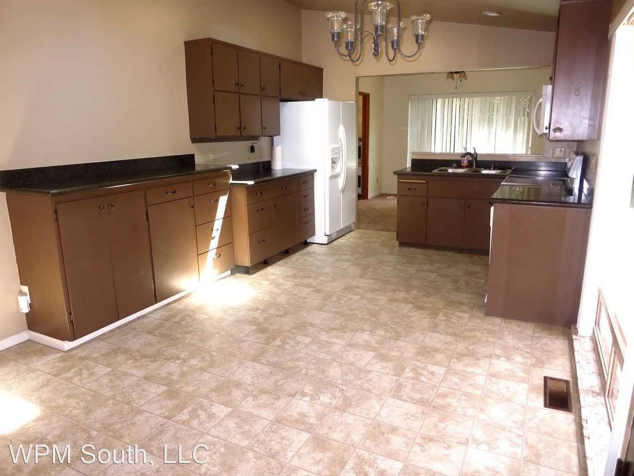 301 Nw 6th St - Photo 3 of 10