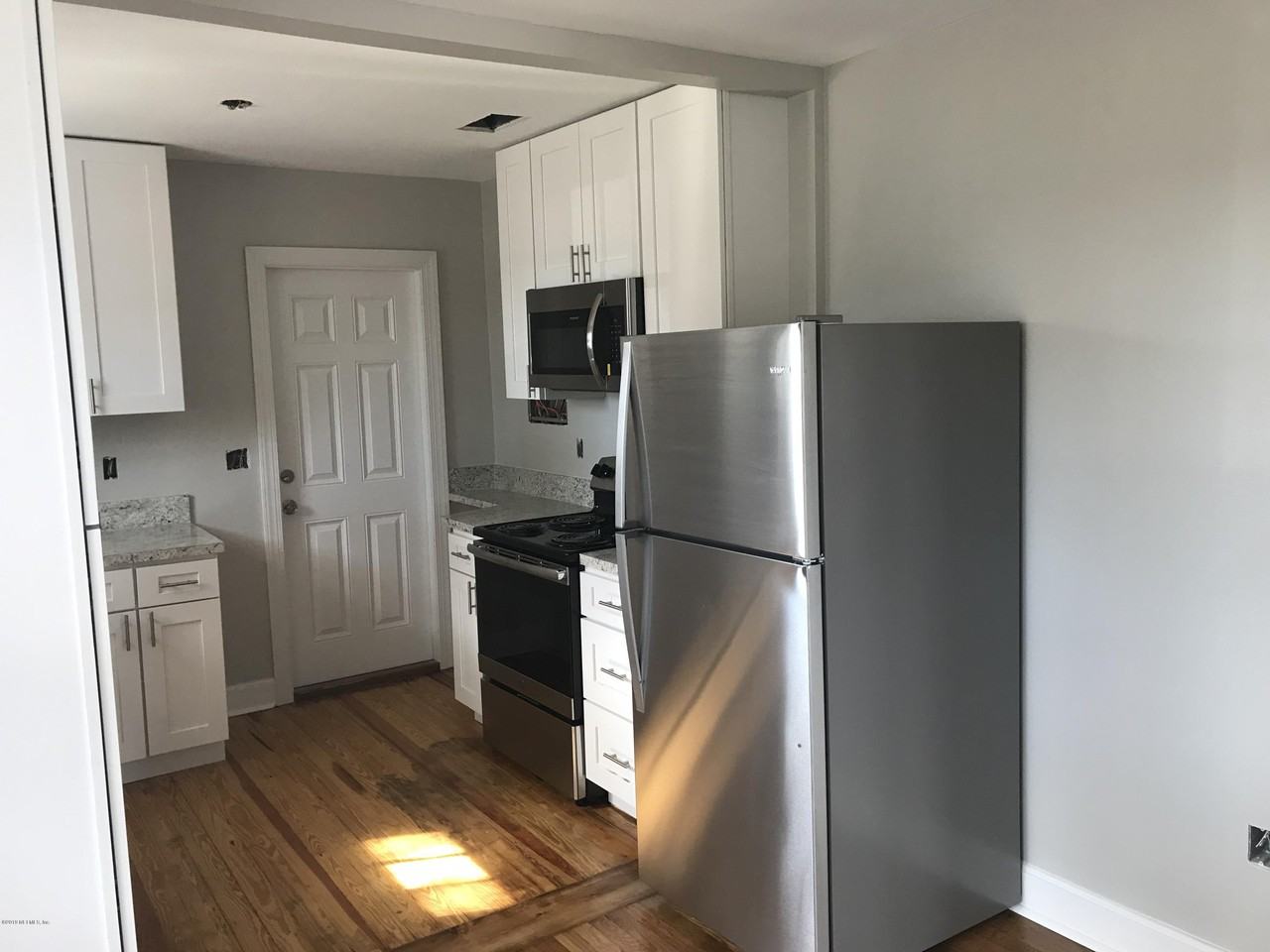 1930 Thacker Ave - Photo 2 of 4