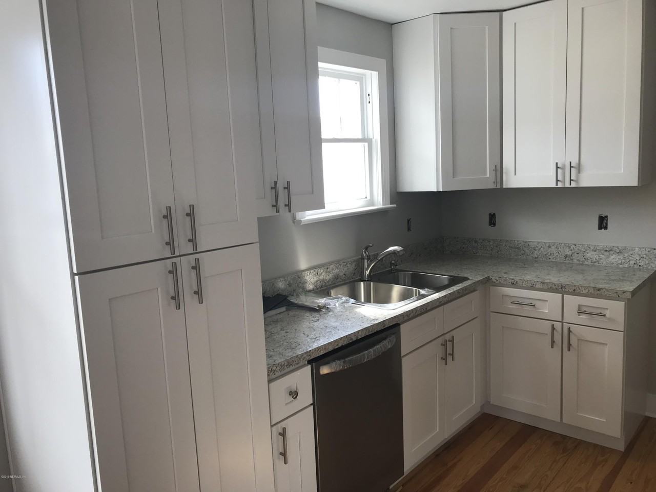 1930 Thacker Ave - Photo 3 of 4