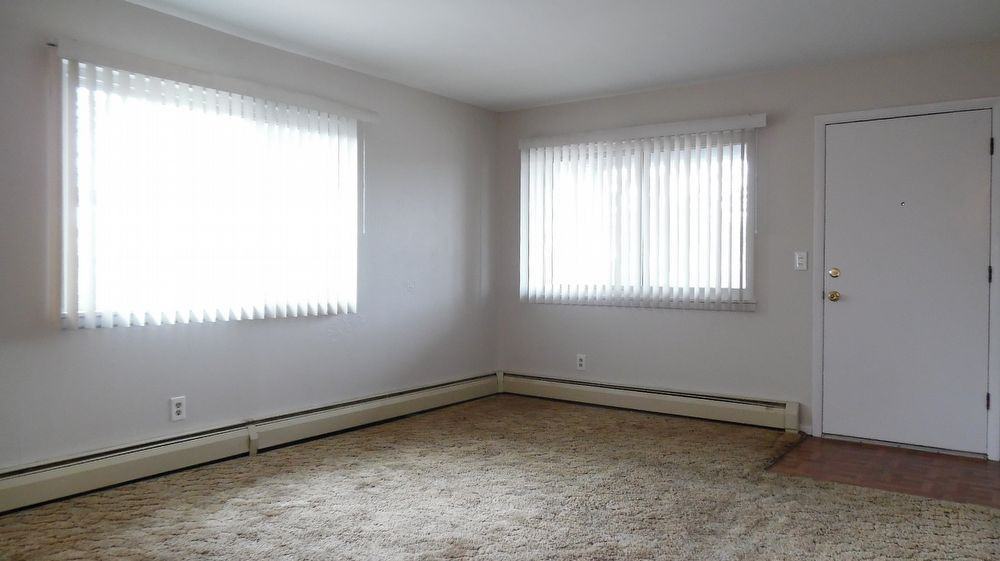 1466 Hathaway Dr - Photo 2 of 8