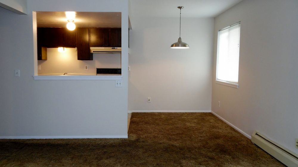 1466 Hathaway Dr - Photo 3 of 8