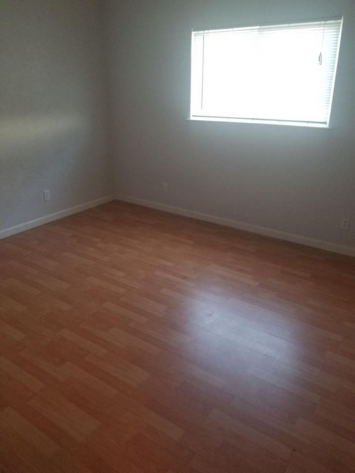 8025 B St - Photo 3 of 6