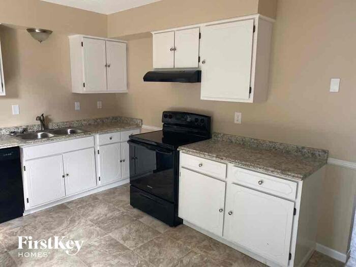 5800 Ricardo Dr - Photo 3 of 13