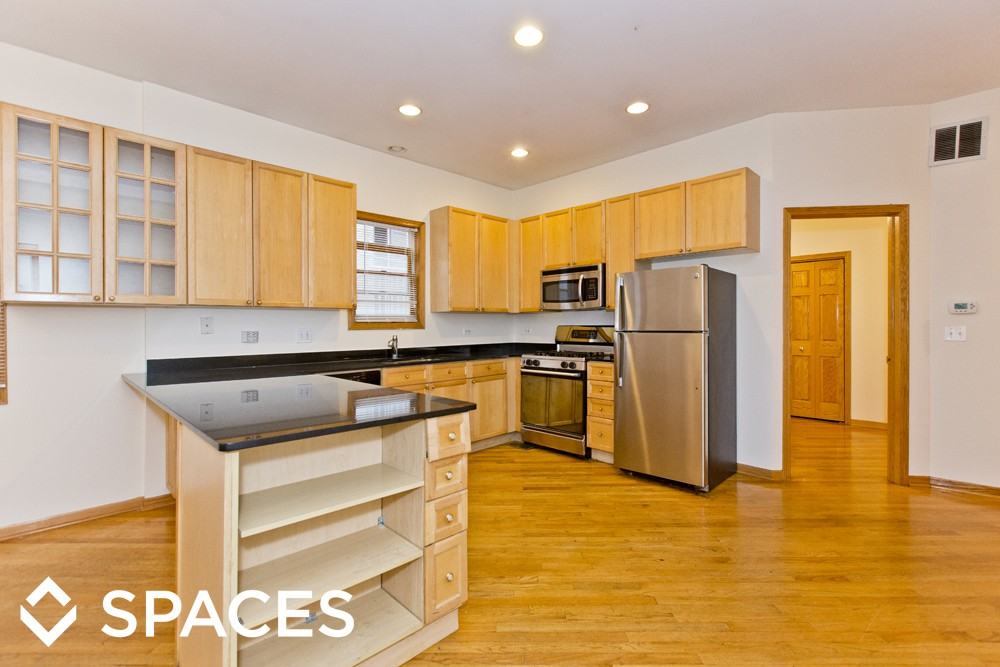 2737 N Wayne Ave - Photo 2 of 16