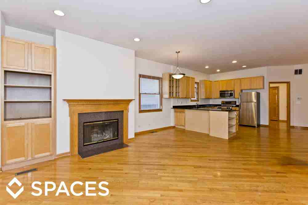 2737 N Wayne Ave - Photo 3 of 16