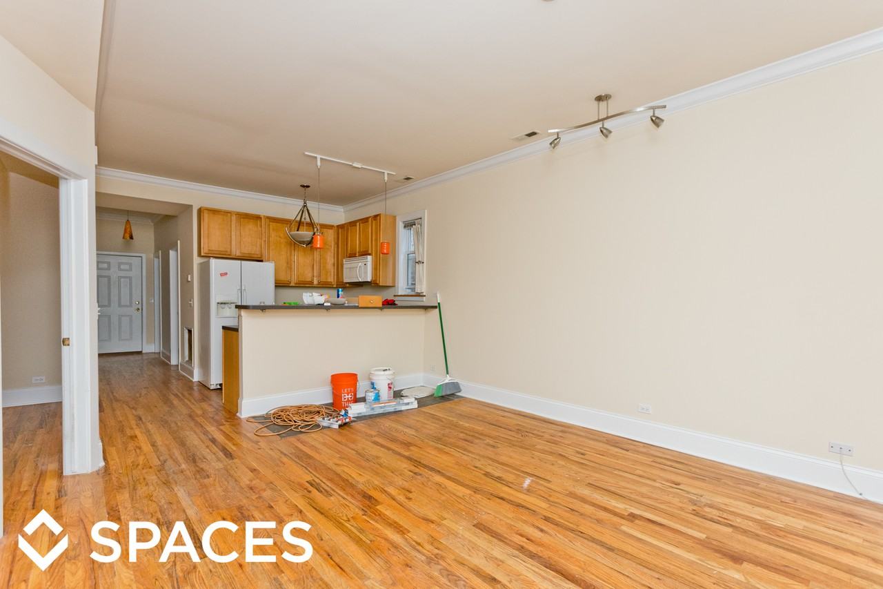 1314 W Roscoe St - Photo 2 of 8