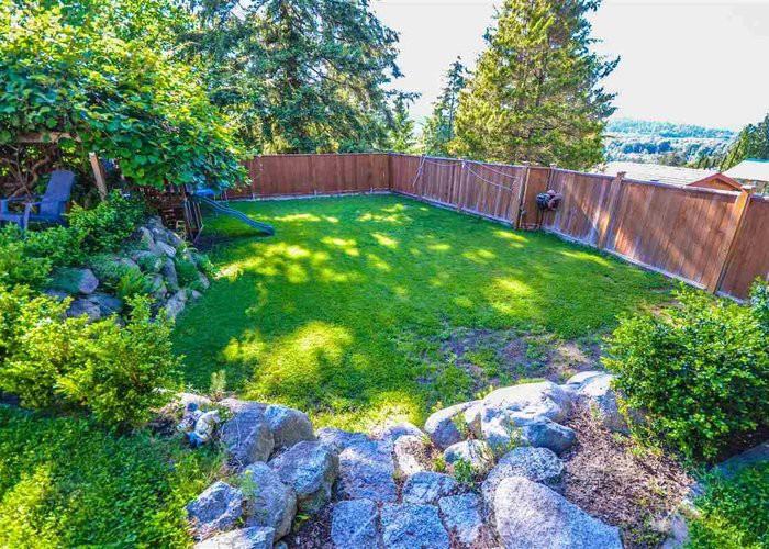 1613 Western Drive - Photo 2 of 10