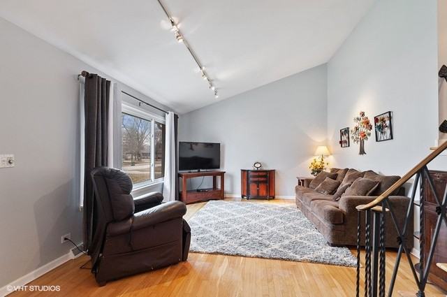 551 Pierce Ct - Photo 3 of 14