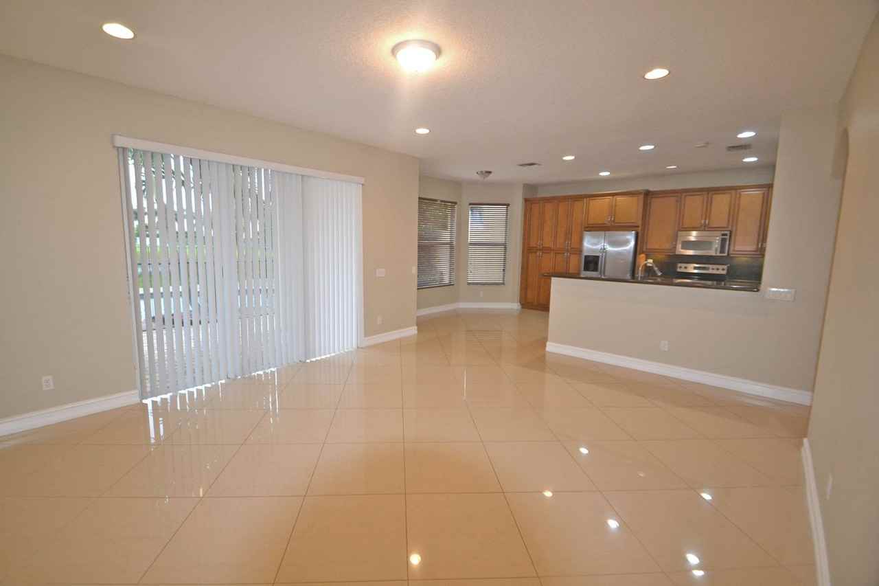 8852 Briarwood Meadow Ln - Photo 3 of 16