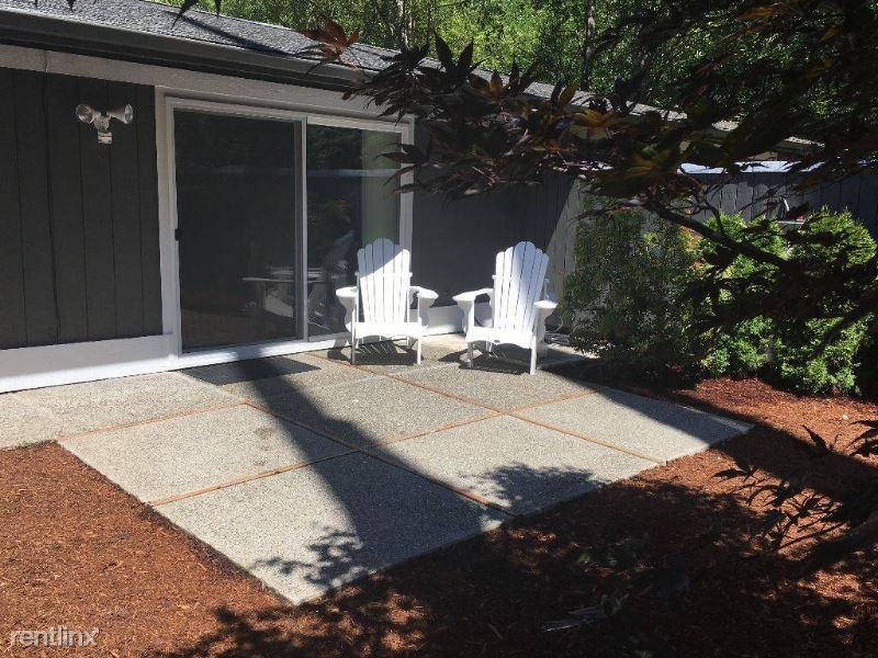 838 Phoenix St Ne - Photo 2 of 12