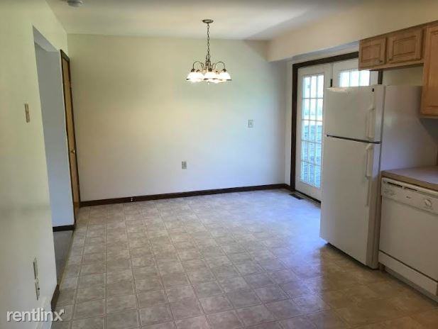 249 Mercer Ave - Photo 3 of 18