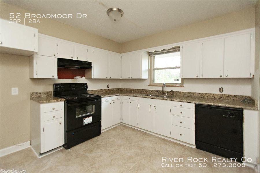 52 Broadmoor Dr - Photo 3 of 26