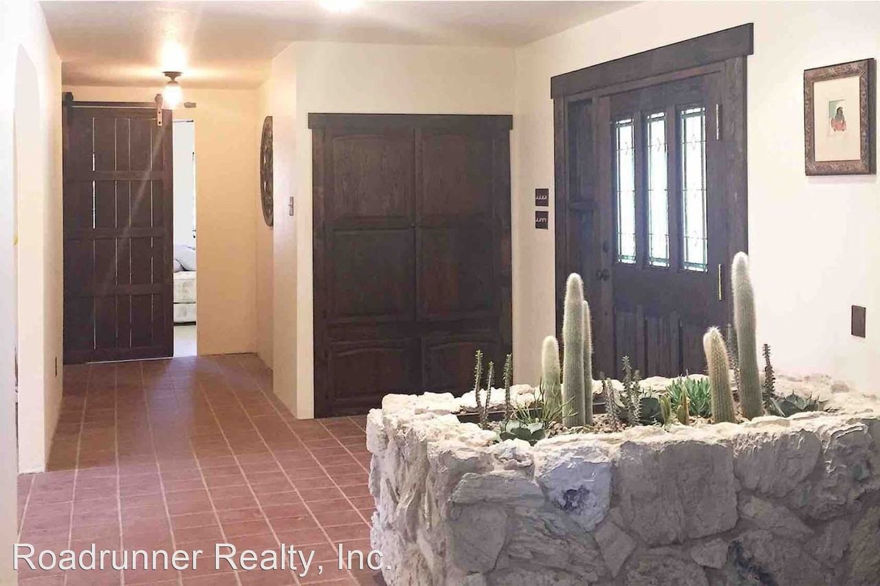 51735 St James Place - Photo 3 of 25