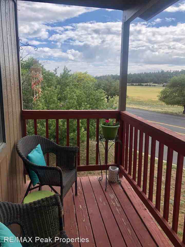 2860 N Fairview Dr - Photo 2 of 7