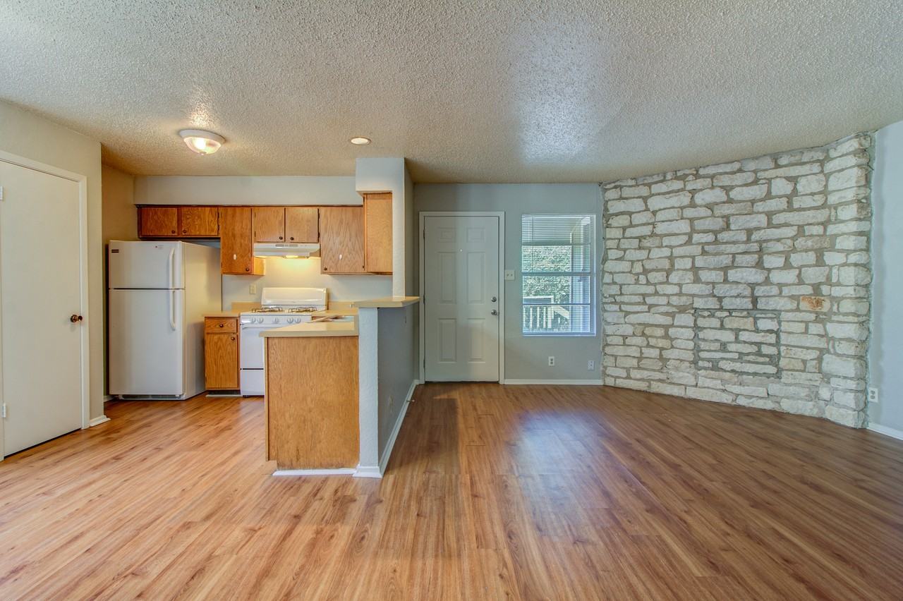 400 Hedgewood Drive - Photo 6 of 26