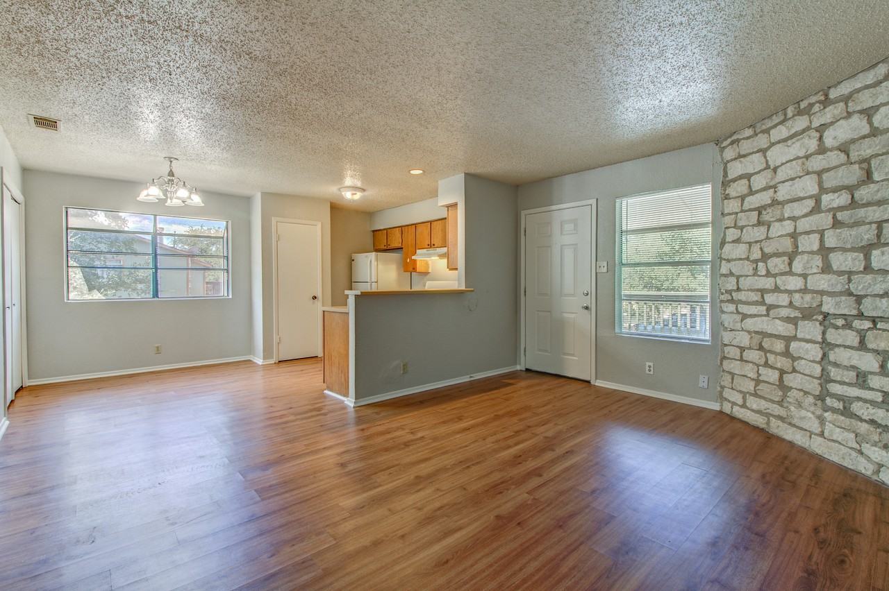 400 Hedgewood Drive - Photo 7 of 26