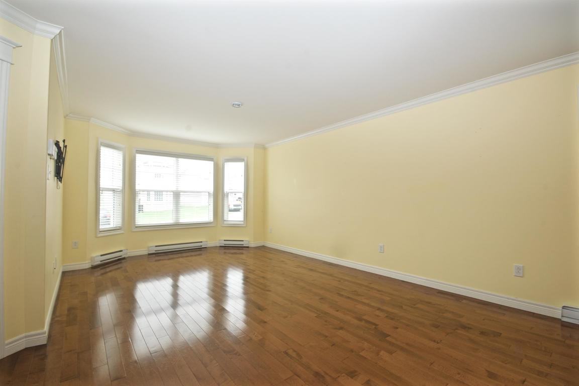 4 Jennmar Crescent - Photo 2 of 21