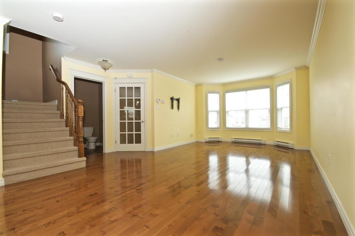 4 Jennmar Crescent - Photo 3 of 21