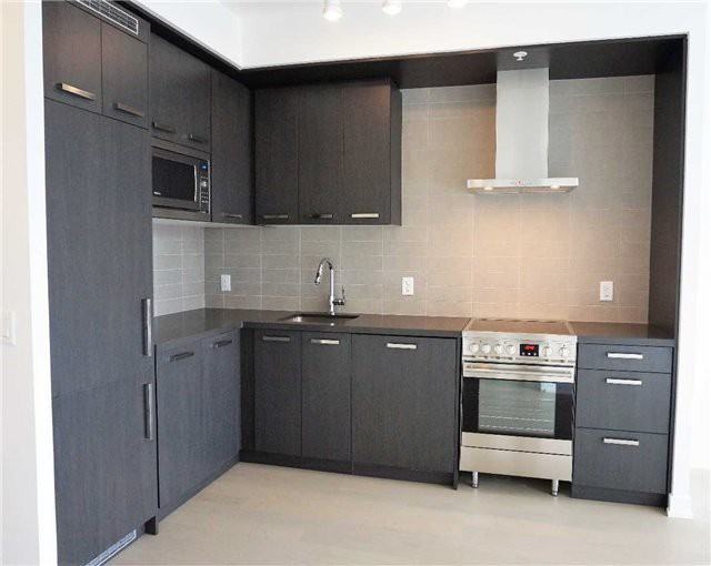 120 Bayview Ave - Photo 2 of 10