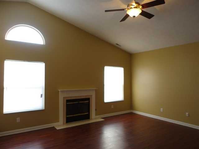 1137 Thornwood Dr - Photo 2 of 18