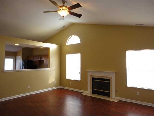 1137 Thornwood Dr - Photo 3 of 18