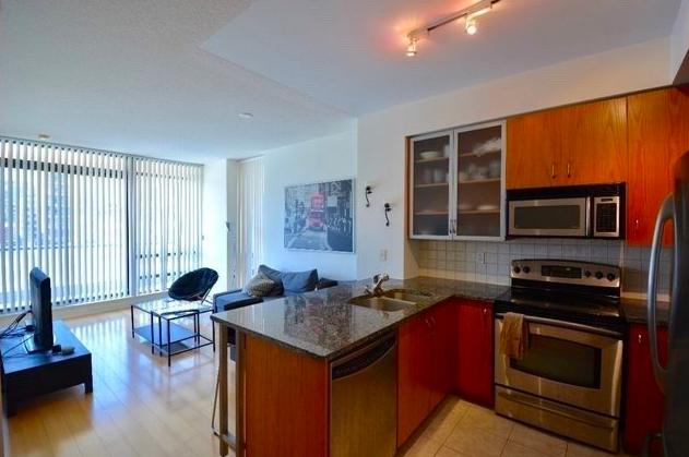 438 King Street West #405