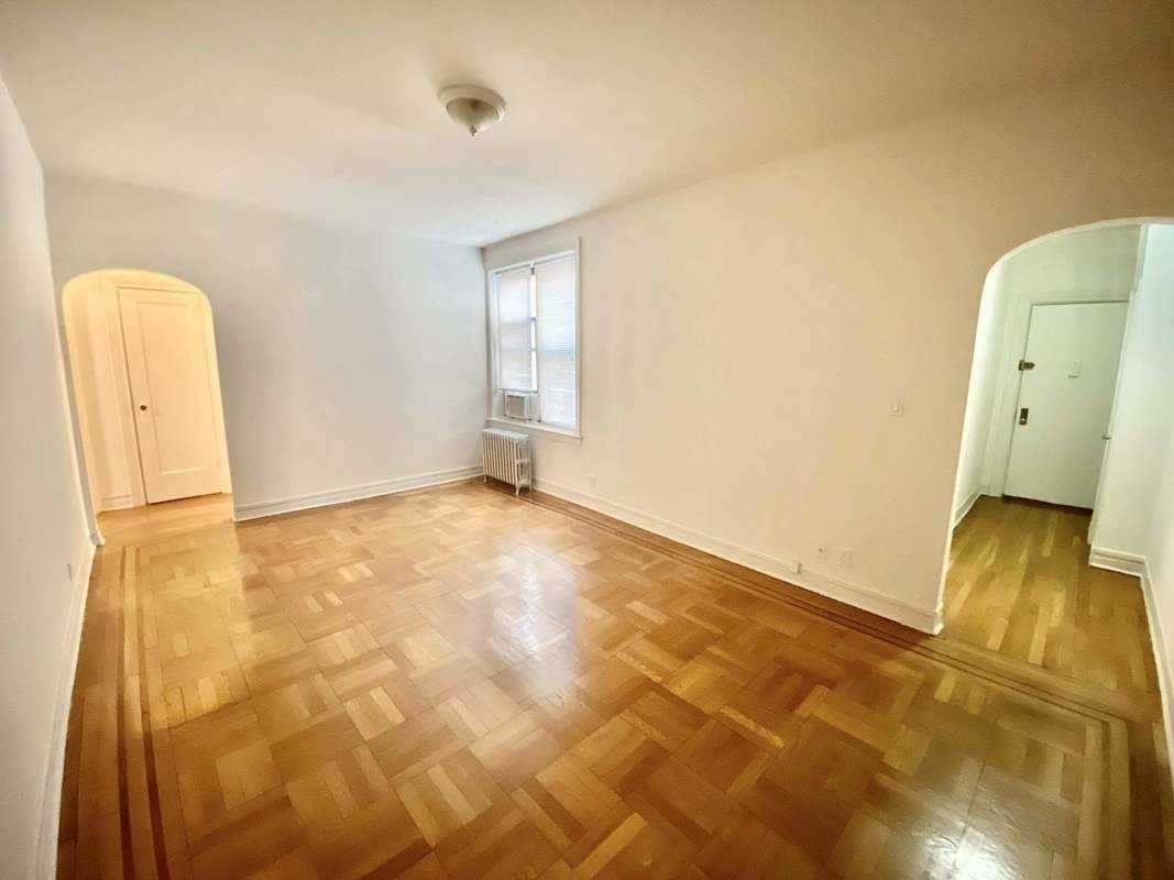 7001 Ridge Boulevard #3e