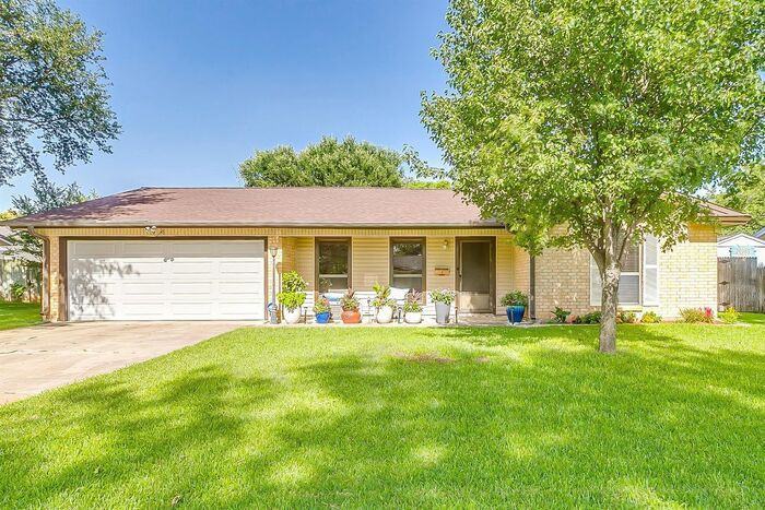 3905 Burkett Dr - Photo 2 of 32