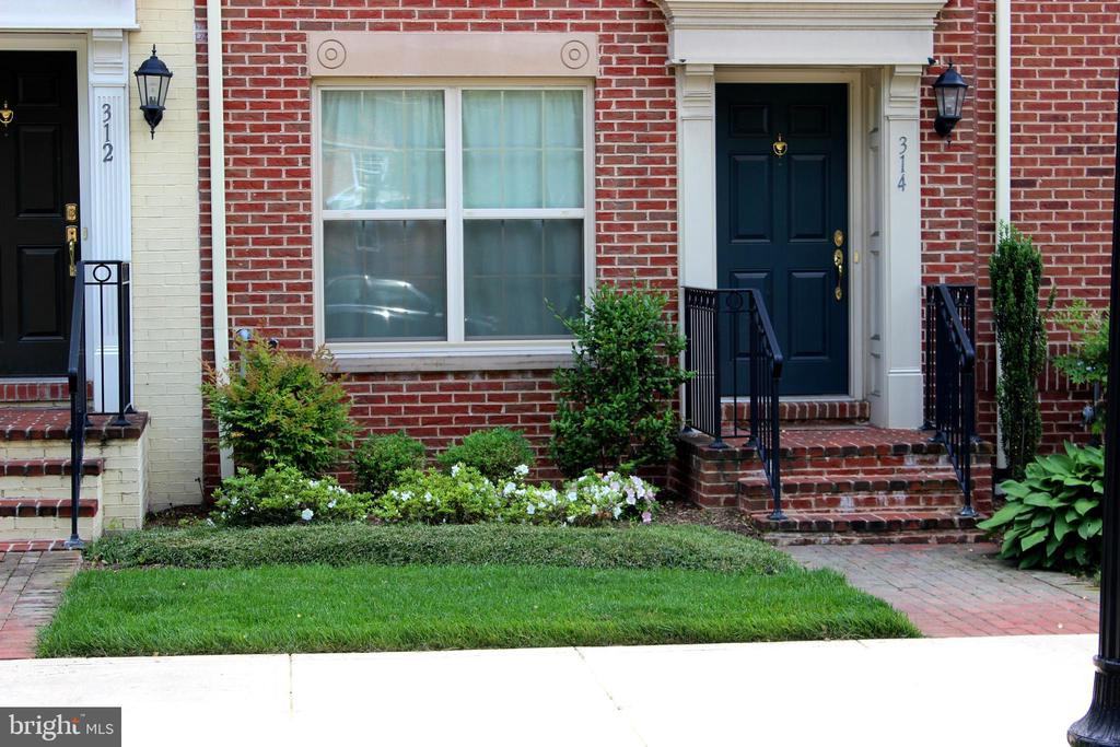 314 N George Mason Dr - Photo 2 of 34