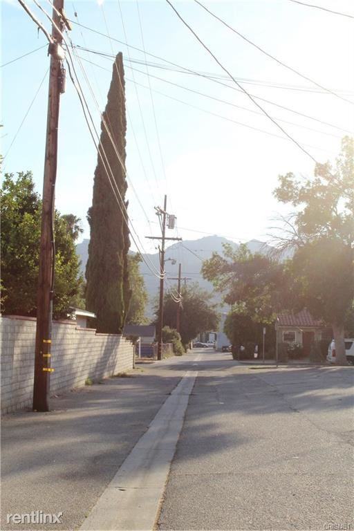 21733 Tuba St - Photo 2 of 12