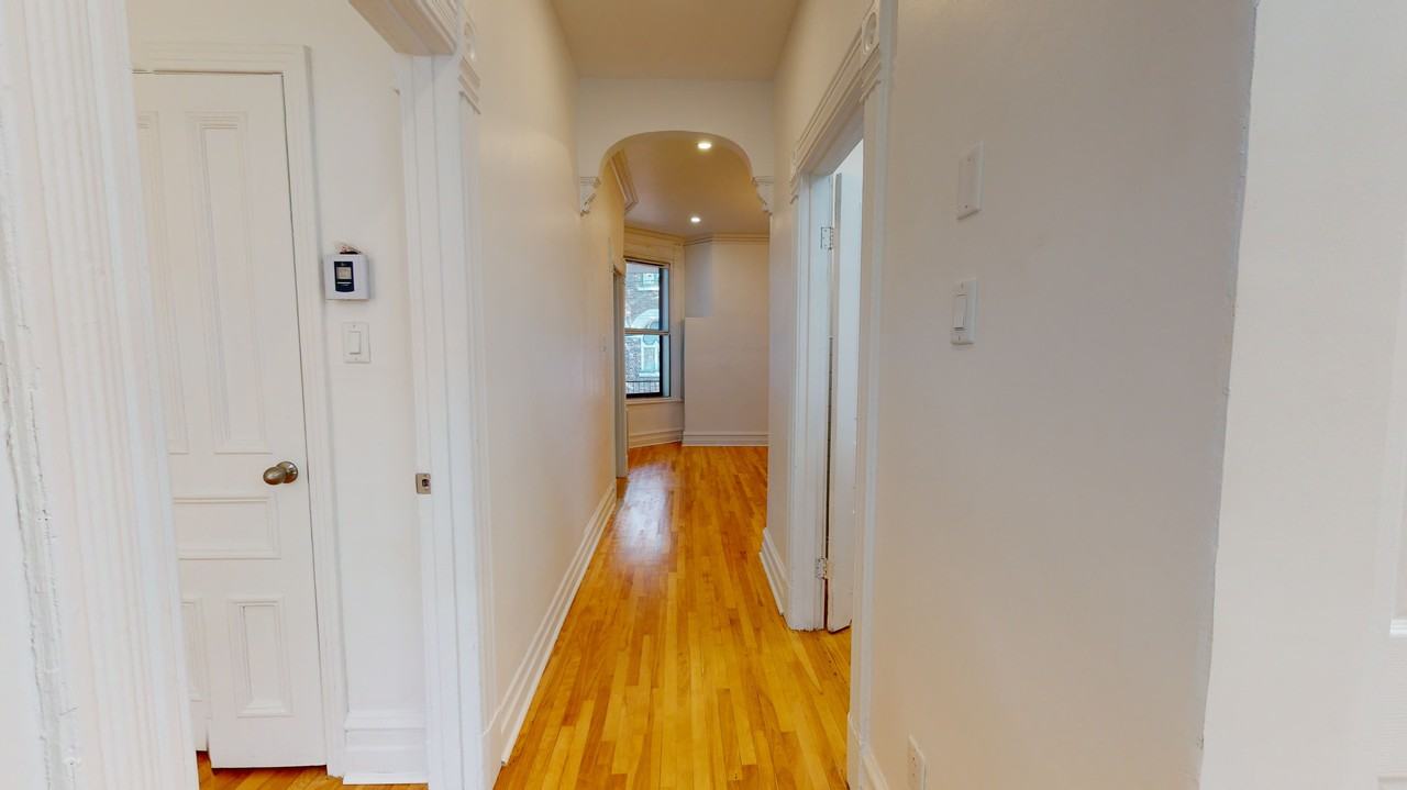 5585 Rue Waverly, Montréal, QC H2T 2Y2 3 Bedroom Condo for 2,500/month