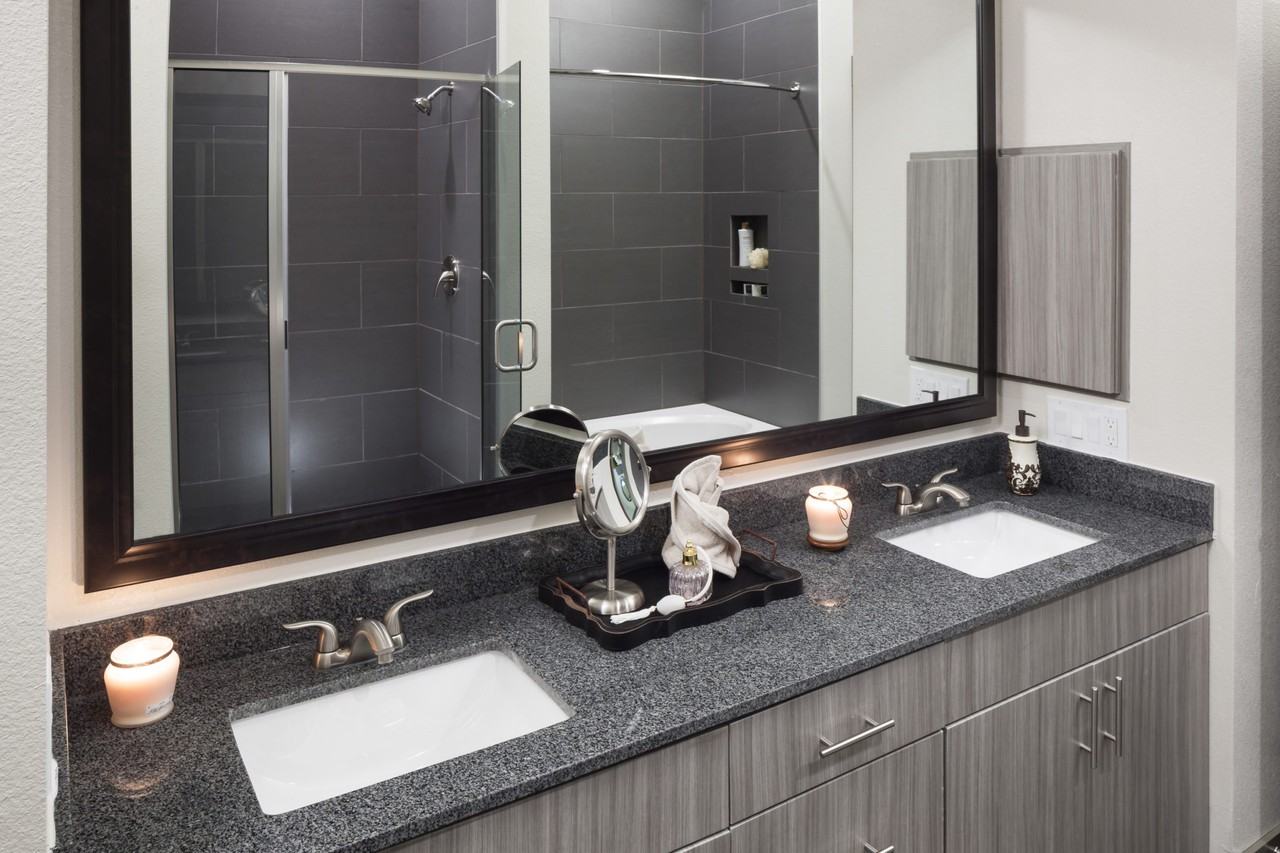 1621 Heights Blvd - Photo 2 of 7