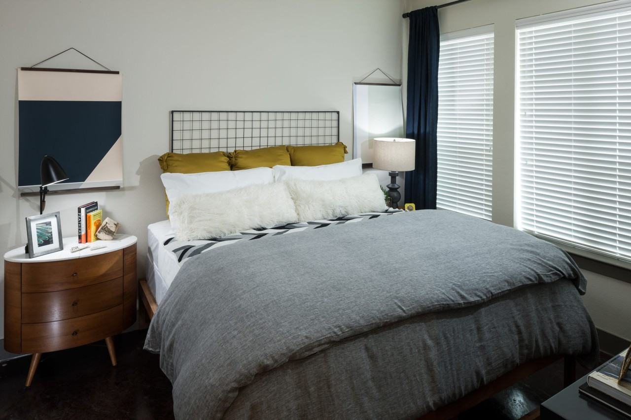 1621 Heights Blvd - Photo 3 of 7