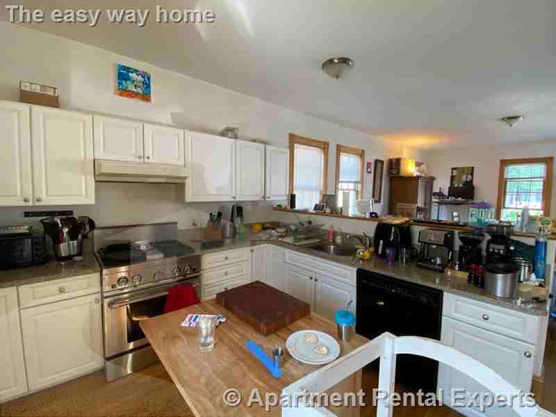 267 Broadway #B - Photo 2 of 22