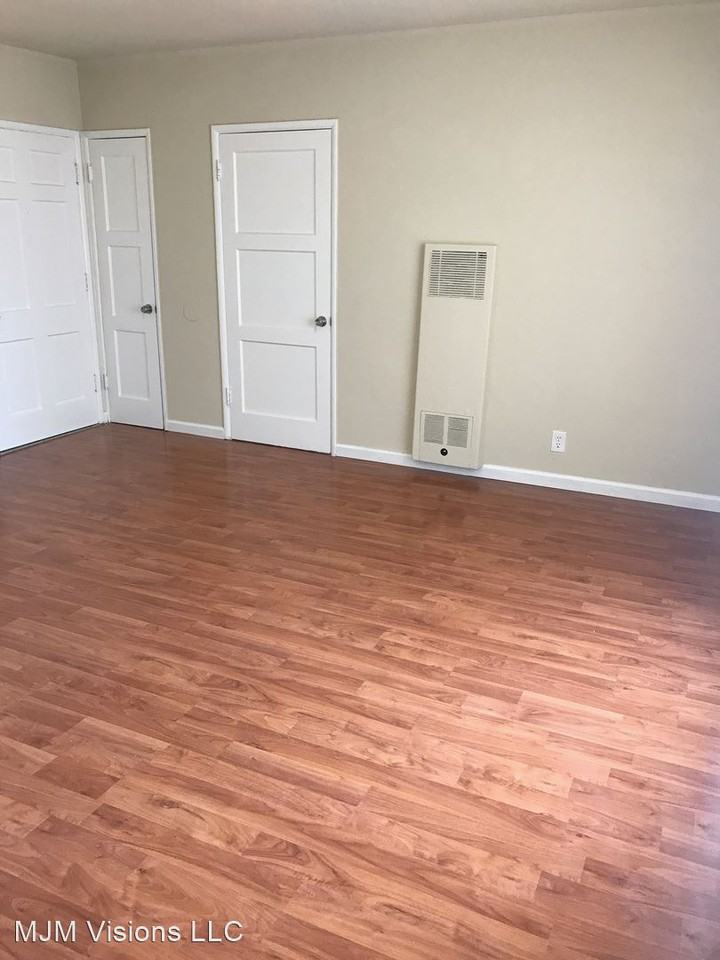 1024 Menlo Ave - Photo 3 of 9