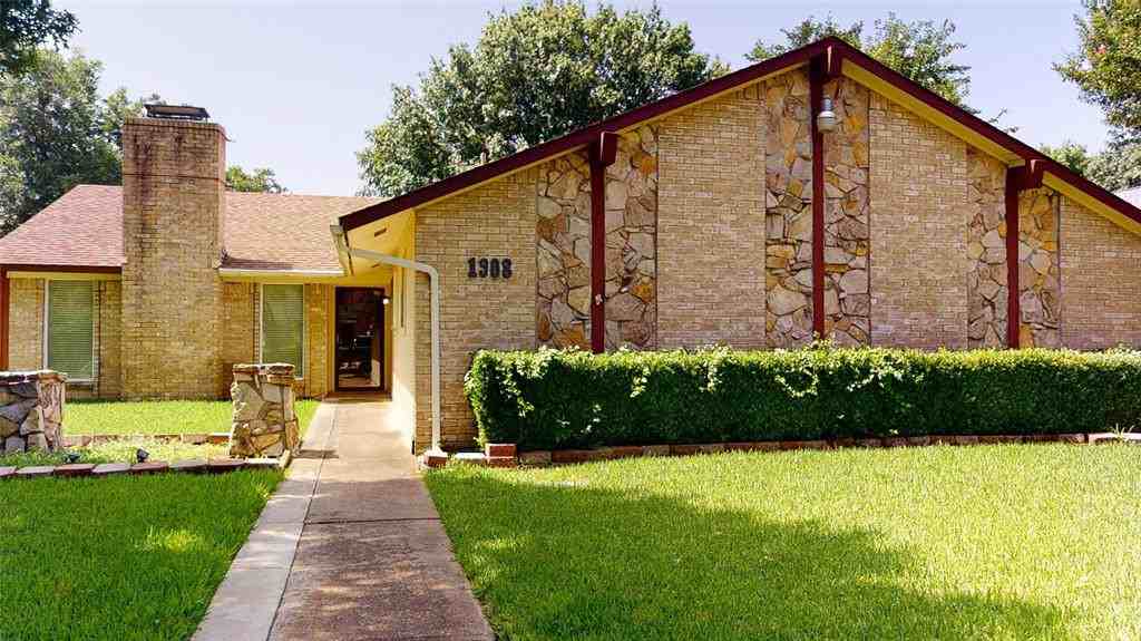 1908 Baltimore Dr - Photo 2 of 27