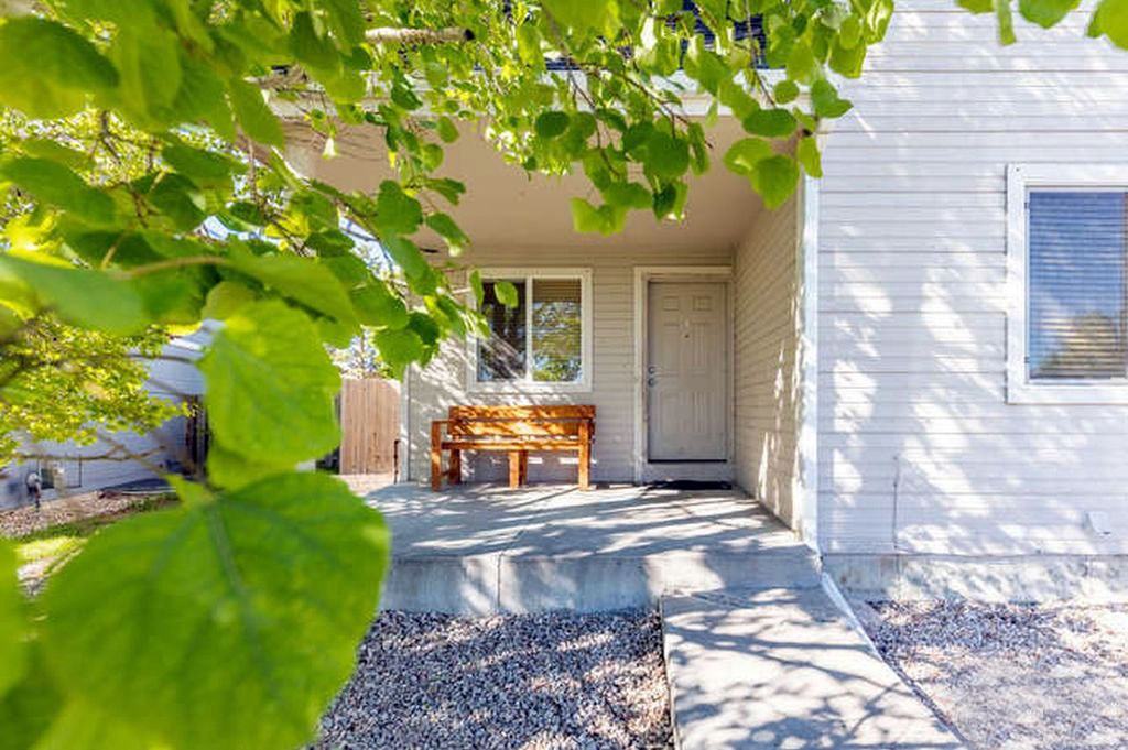 375 Aurora Way - Photo 2 of 15