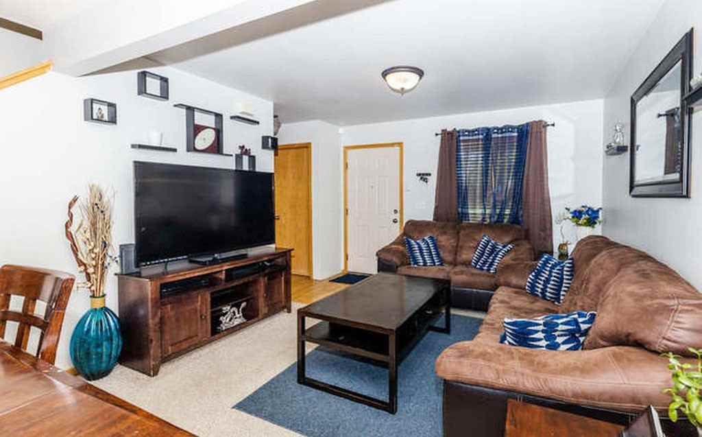 375 Aurora Way - Photo 3 of 15