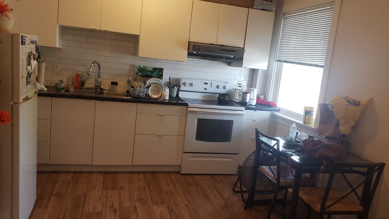 607 Jane Street - Photo 2 of 8