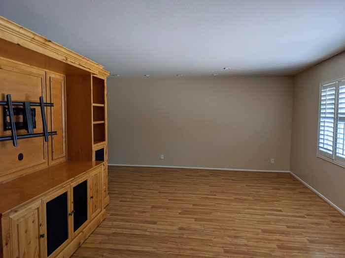 608 E Erie Dr - Photo 3 of 26