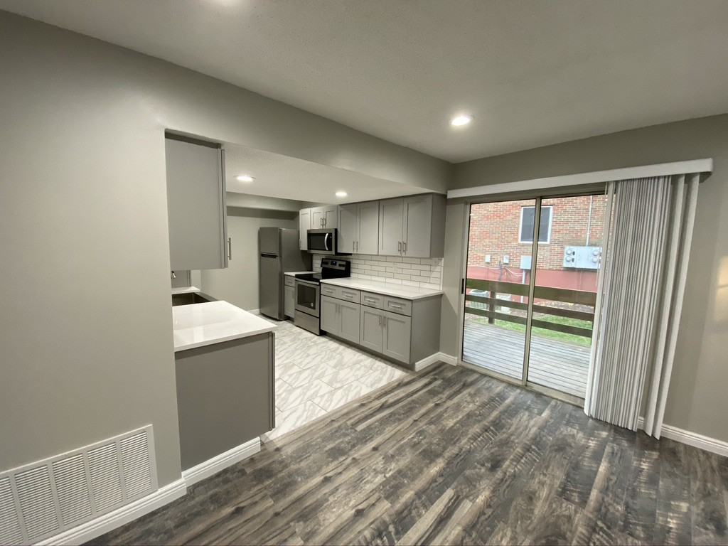 9057 West Swan Circle - Photo 7 of 27