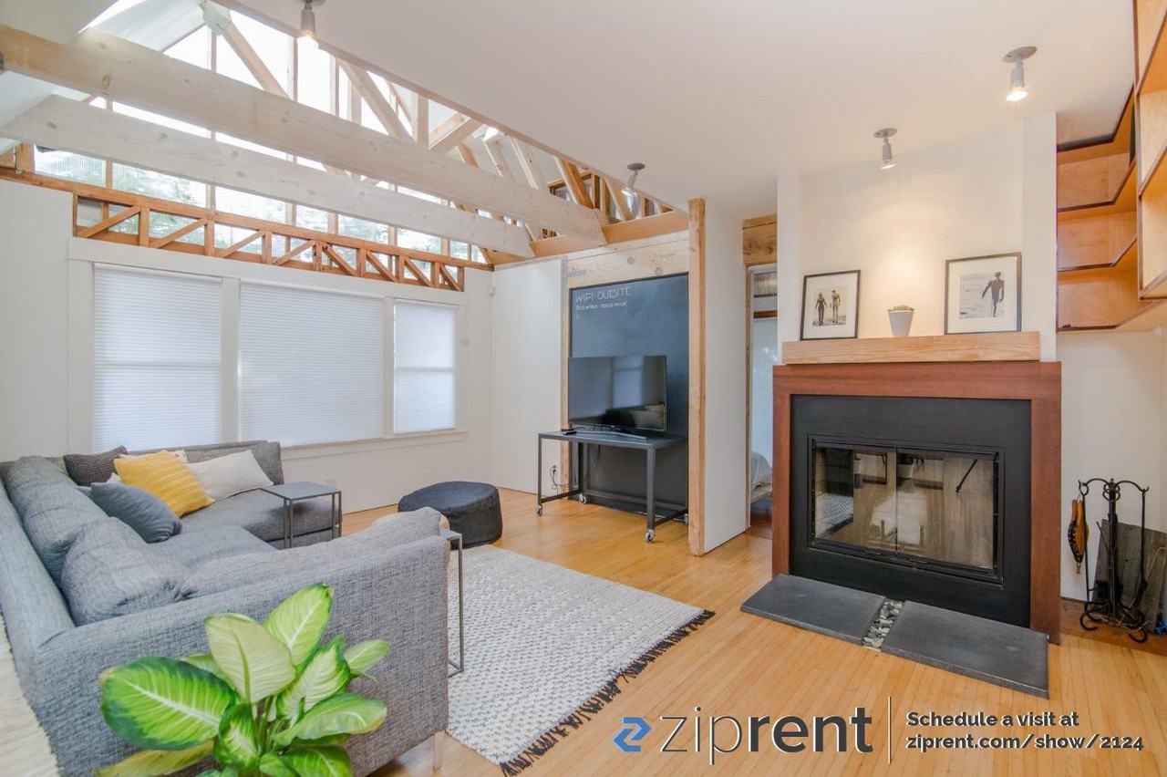 1210 Factory Pl - Photo 2 of 3
