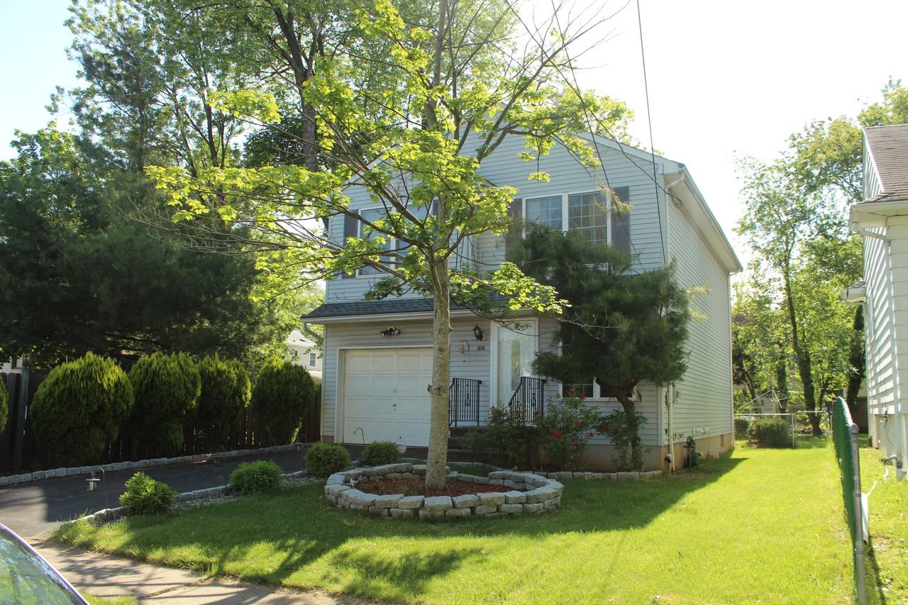 202 Benjamin Ave - Photo 2 of 25