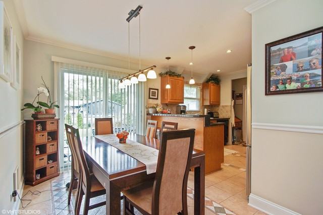 944 Victoria Ln - Photo 3 of 10