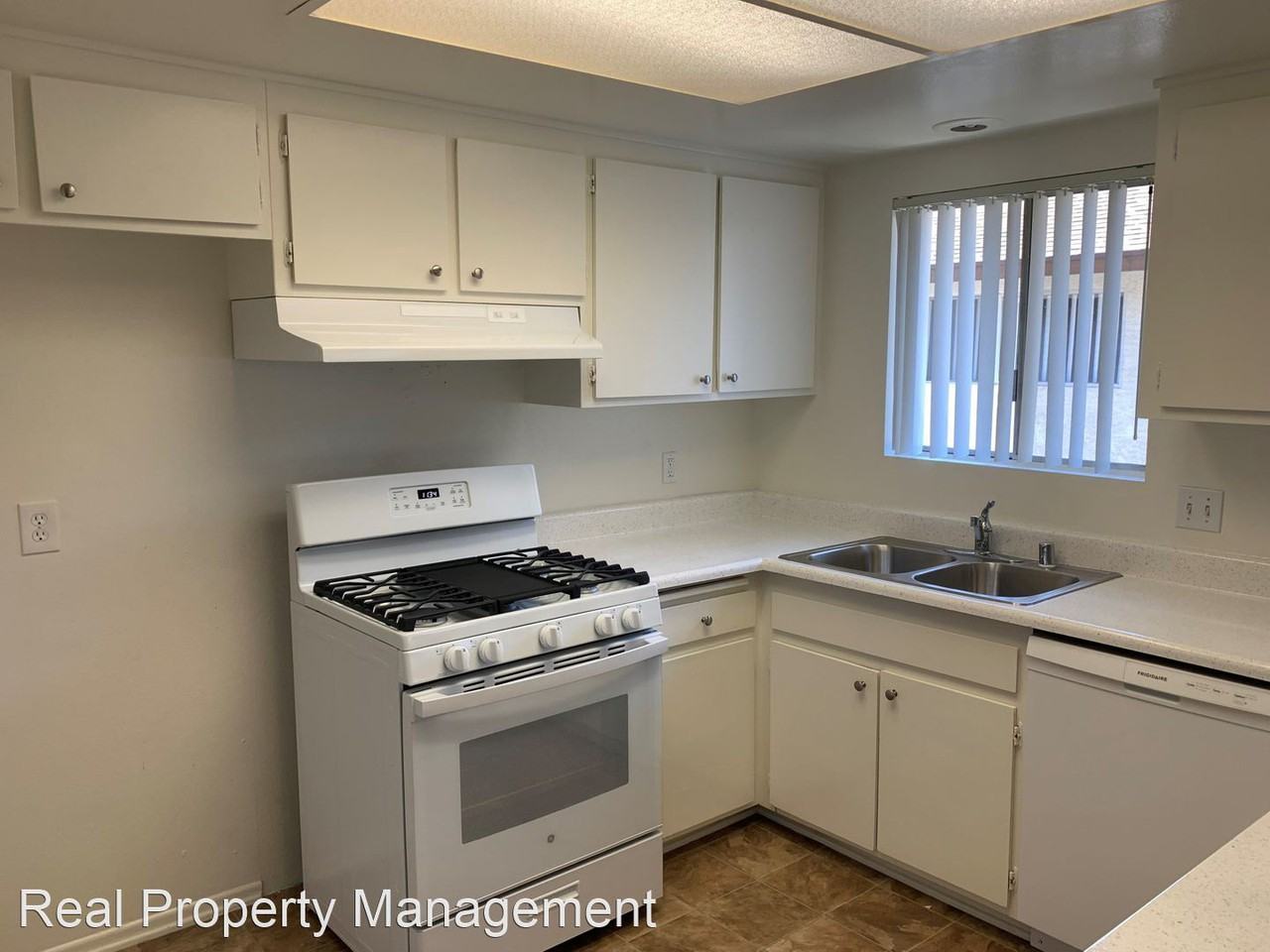 2135 Via Esmarca - Photo 2 of 15